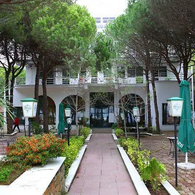 Grand Ξενοδοχείο Golem (Tirana)