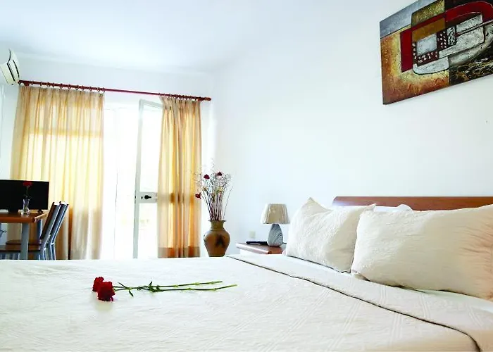 Hotel Grand Golem (Tirana)